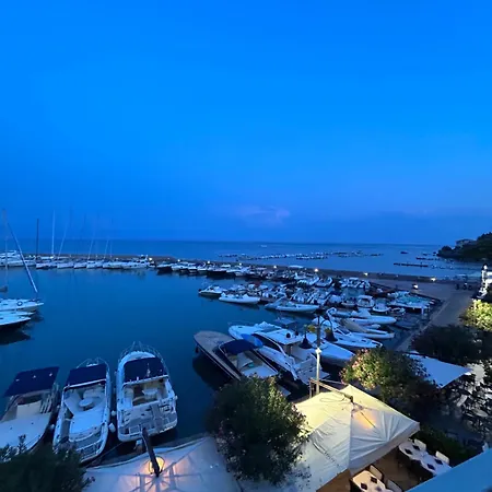 Donna Franca アパート スカリオ